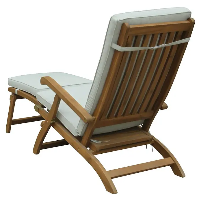 Prestige Home Living Outdoor Sonnenliege - B x T x H: 60 x 190 x 95 cm, Akazie, Braun - Liegestuhl aus Holz mit weißen Polstern.