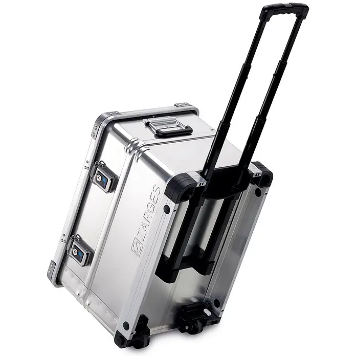 Zarges Aufbewahrungsbox K 424 XC Mobil Universal Alu Box 60l -  - Silberner Aluminium-Trolleykoffer mit ausgezogenem Teleskopgriff und Rollen.