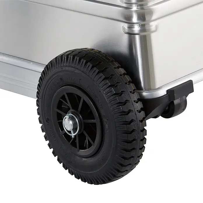 Zarges Aufbewahrungsbox Offroad Set 220mm zu 41811, 41812, 41815 -  - Silberner Aluminium-Transportkoffer mit einem robusten schwarzen Gummirad und einem kleineren schwarzen Lenkrad für Mobilität.