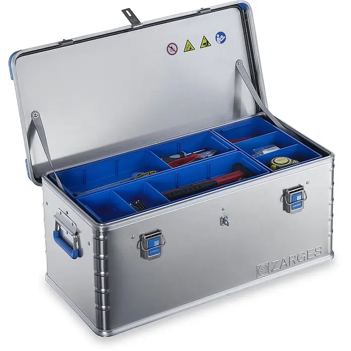 Zarges Aufbewahrungsbox Kunststoffeinsatz 315x170x60mm - Aluminium - Offener silberner Aluminium-Werkzeugkasten mit blauen Kunststoffeinsätzen und verschiedenen Werkzeugen.