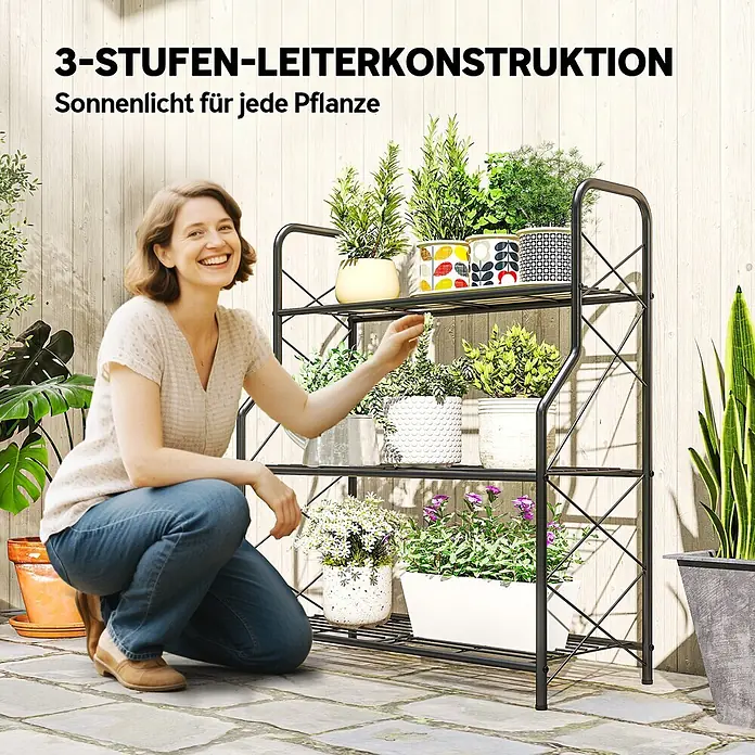 Outsunny Gewächshaus-Regal - 69 x 28,5 x 78 cm, Schwarz - Schwarzes 3-stöckiges Pflanzenregal aus Metall mit verschiedenen Topfpflanzen im Freien.