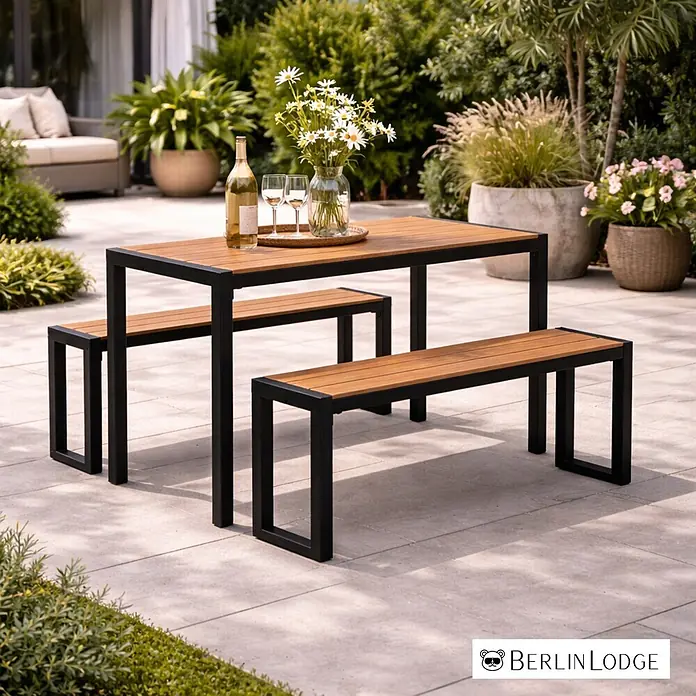 Berlinlodge Gartentisch-Set Bierzeltgarnitur MALLORCA - Klappbar - Garten-Essgruppe mit Holztisch und Bänken, schwarzen Metallrahmen, auf einer Terrasse.