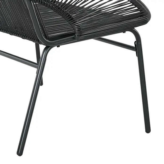 Outsunny Loungesofa - Stahl, Schwarz - Schwarzer Stuhl mit Metallbeinen und einer Sitzfläche aus schwarzen geflochtenen Schnüren.