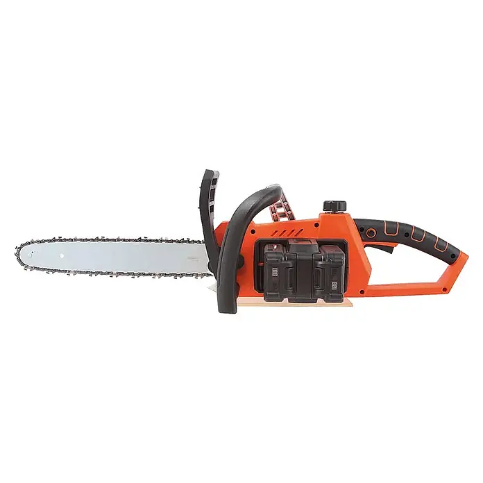 Yard Force Einhand-Akku-Kettensäge LS C35 - 20 V, 2 Ah, 2 Akkus, Schwertlänge: 35 cm - Orange-schwarze Akku-Kettensäge mit silberner Klinge und zwei sichtbaren Akkus.