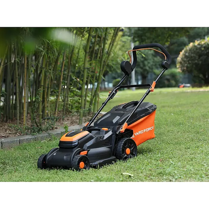 Yard Force Akku-Rasenmäher LM C37 - 40 V, 1 Akku, 4 Ah, Schnittbreite: 370 mm - Schwarz-orangefarbener Elektromäher mit YARD FORCE Grasfangsack.