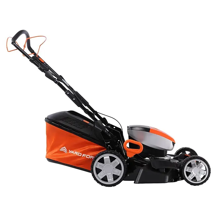 Yard Force Akku-Rasenmäher LM C46 - 40 V, 1 Akku, 5 Ah, Schnittbreite: 46 cm - Ein moderner schwarz-orangefarbener Rasenmäher mit silbernem Oberteil, ergonomischem Griff und leuchtend orangefarbenem Fangkorb.
