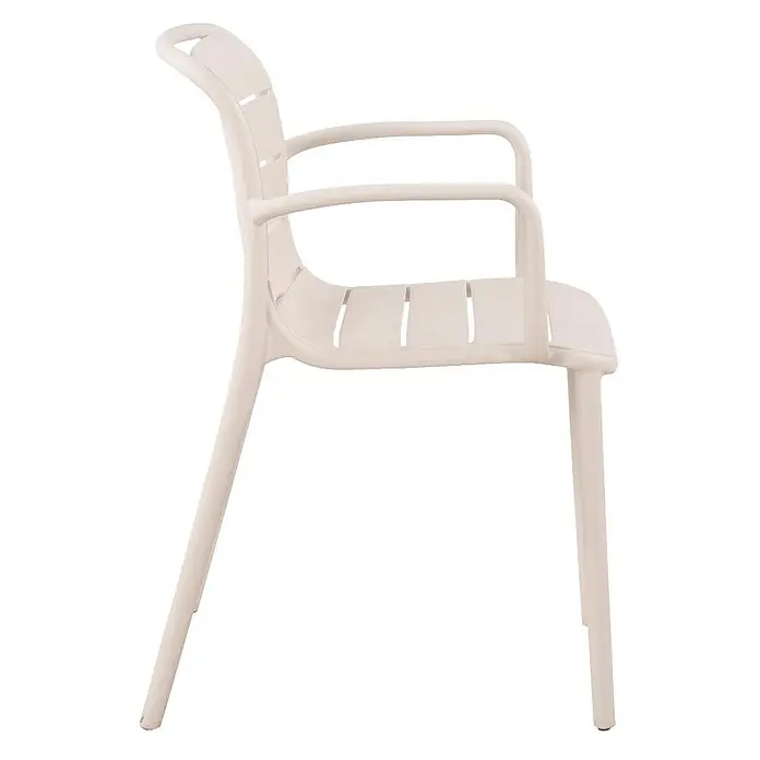 Ebuy24 Gartenstuhl Silja - Kunststoff, Sandfarben, B x T x H: 55 x 57 x 80 cm - Hellbeiger Kunststoff-Armlehnstuhl mit Lattenrückenlehne und Sitzfläche, für drinnen oder draußen.