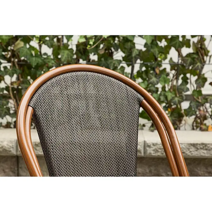 Ebuy24 Gartenstuhl Guarda 2er-Set - Aluminum, Schwarz, B x T x H: 50 x 57 x 85 cm - Rückenlehne eines Gartenstuhls mit braunem Holzrahmen und dunkler, geflochtener Lehne.