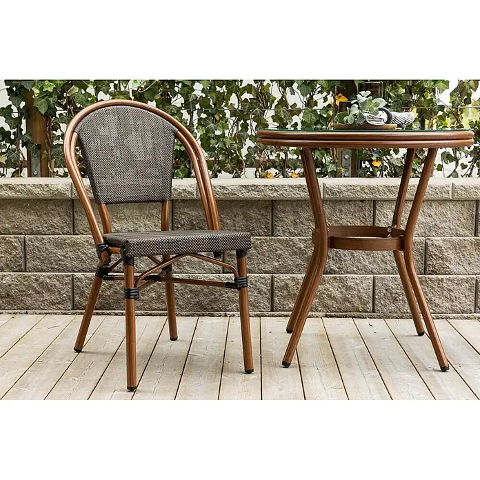 Ebuy24 Gartenstuhl Guarda 2er-Set - Aluminum, Schwarz, B x T x H: 50 x 57 x 85 cm - Brauner Outdoor-Stuhl mit geflochtener Sitzfläche und passendem Tisch auf Holzdeck.