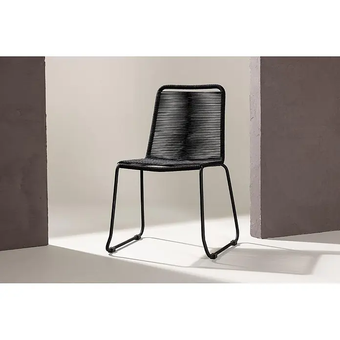 Ebuy24 Gartenstuhl Lindos - 1 Stk., Polyesterseil, Schwarz, B x T x H: 57 x 59 x 86 cm - Schwarzer Stuhl mit minimalistischem Metallrahmen und geflochtener Sitzfläche und Rückenlehne.