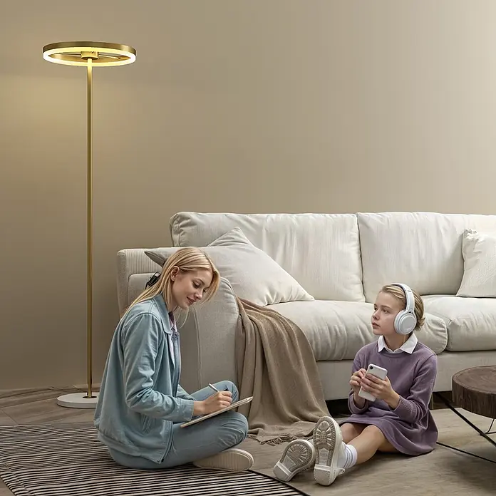 Homcom Stehleuchte - 14 W, Höhe: 157,5 cm, Gold, Gold, E27 - Goldene Stehleuchte mit kreisförmigem LED-Licht, die ein Wohnzimmer beleuchtet.