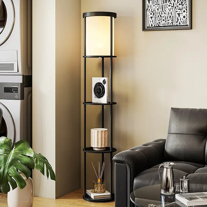 Homcom Stehleuchte - 40 W, Schwarz, Weiß, E27 - Hohe schwarze Stehlampe mit integrierten Regalen, die Dekoartikel präsentiert und Umgebungslicht in einem Wohnraum spendet.