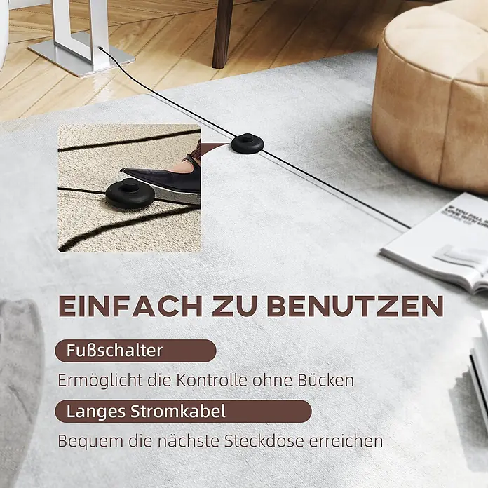 Homcom Stehleuchte - 35 W, Silber, Weiß, E27 - Schwarzer Fußschalter und langes Kabel einer Stehlampe auf einem Teppich. Ein Einsatz zeigt einen Fuß, der den Schalter drückt.