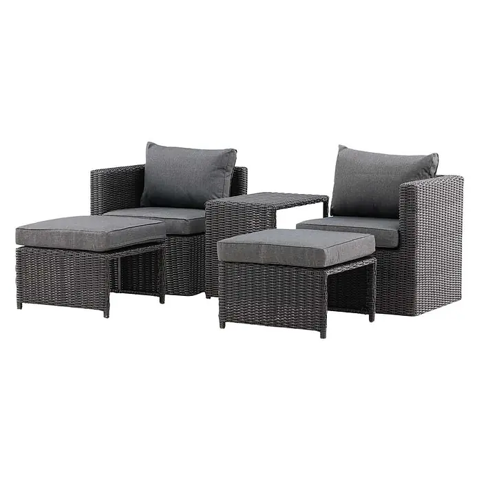 Ebuy24 Loungemöbel-Set Quad - 5 -tlg., Korbmöbel, Schwarz - Graues Rattan-Lounge-Set für den Außenbereich mit zwei Sesseln, zwei Hockern und einem Beistelltisch mit grauen Kissen.
