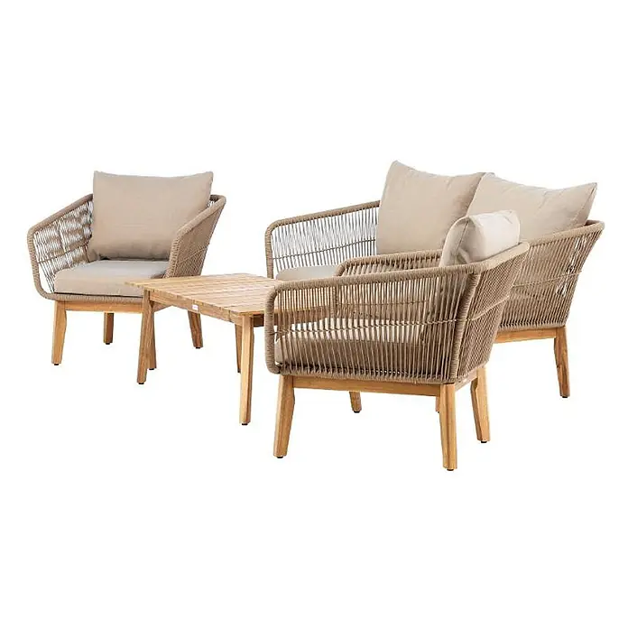 Ebuy24 Loungemöbel-Set Chania - 4 -tlg., Akazie, Braun - Outdoor-Lounge-Set mit zwei beigefarbenen Sessel aus geflochtenem Seil mit hellen Kissen und einem Holztisch.
