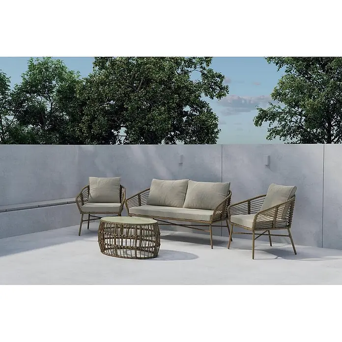 Ebuy24 Loungemöbel-Set Lipari - 4 -tlg., Geflechtmöbel, Beige - Outdoor Rattan-Lounge-Set mit Zweisitzer-Sofa, zwei Sesseln und rundem Couchtisch, alle mit hellen Polstern, auf einer modernen Terrasse.