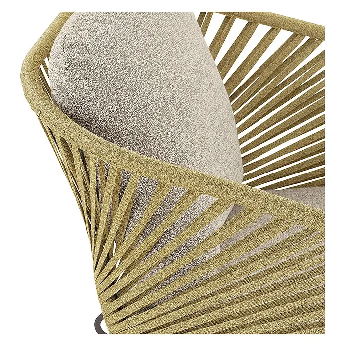 Ebuy24 Loungemöbel-Set Novella - 5 -tlg., Schaum, Polyester, Stahl, Beige - Nahaufnahme eines Loungesessels mit geflochtenem, naturfarbenem Seilrahmen und hellgrauem Kissen.