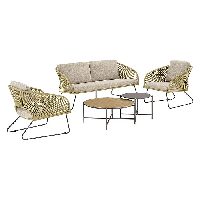 Ebuy24 Loungemöbel-Set Novella - 5 -tlg., Schaum, Polyester, Stahl, Beige - Outdoor-Möbelset: zwei Sessel, ein Sofa mit beigen Kissen und geflochtenem Design, dazu zwei runde Tische mit Holz- und Metallplatten.