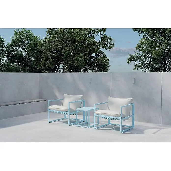 Ebuy24 Loungemöbel-Set Messina - 3 -tlg., Stahl, Hellblau - Hellblaues Outdoor-Loungeset mit zwei Stühlen und Beistelltisch, weißen Kissen, auf einer Terrasse.
