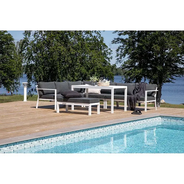 Ebuy24 Loungemöbel-Set Ramos - 3 -tlg., Aluminium, Grau - Weiße Outdoor-Lounge-Möbel mit dunkelgrauen Kissen auf Holzdeck am Pool mit Seeblick.