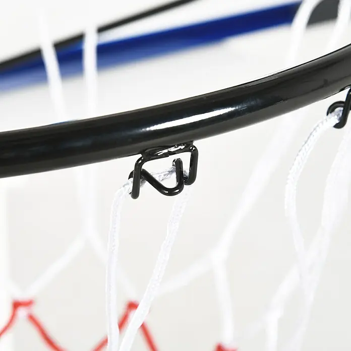 Sportnow Basketballkorb - Stahl, Schwarz, Transparent, Blau - Nahaufnahme eines schwarzen Metall-Basketballkorbs mit einem weißen Netz, das mit schwarzen Haken befestigt ist.