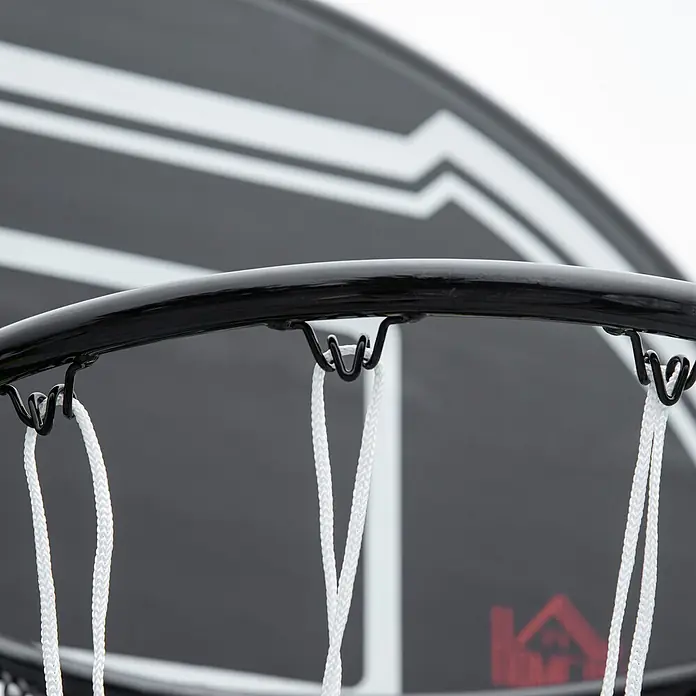 Homcom Basketballkorb - Stahl, Schwarz - Schwarzer Basketballkorb mit weißen Netzseilen vor einer schwarz-weißen Rückwand.