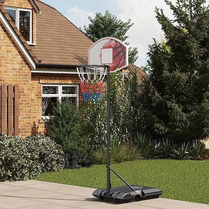 Sportnow Basketballkorb - Kunststoff, Schwarz, Transparent, Orange - Ein tragbarer Basketballkorb mit weißem und rotem Backboard, schwarzem Mast und schwarzem Standfuß, auf einer Terrasse im Garten.