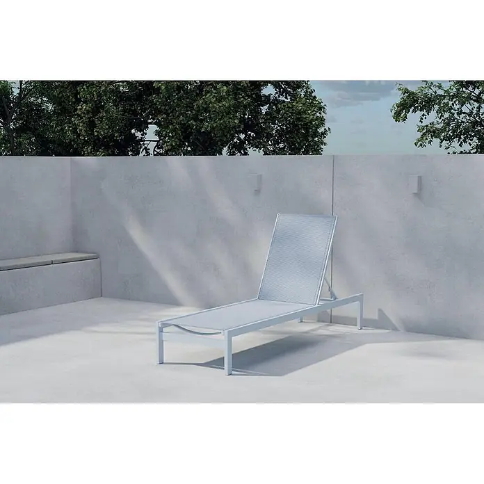 Ebuy24 Gartenliege Copacabana 2er-Set - Hellblau, Textil - Hellgraue Outdoor-Liege mit Netzgewebe auf einer Terrasse.