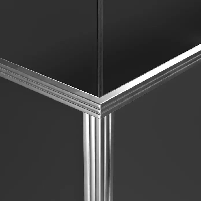 KGT Hochbeet Aluminium - 205 x 91 x 77 cm, Aluminium, Anthrazit/Weiß - Ecke einer dunklen, glänzenden Oberfläche mit polierter Chrom- oder Silberleiste und kannelierten Säulendetails.