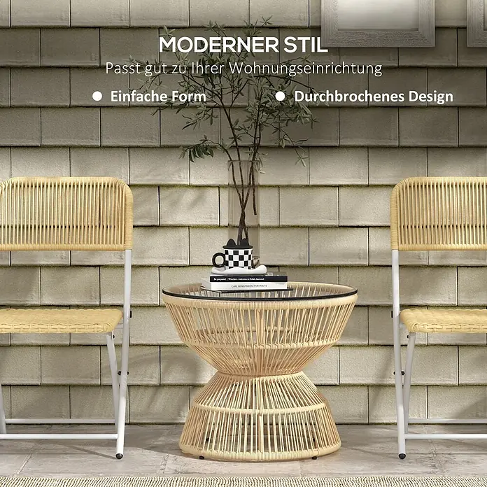 Outsunny Garten-Loungetisch im Boho-Design - Verzinkter Stahl, PE-Rattan, Hartglas, Naturholz - Ein Outdoor-Bistro-Set aus Naturrattan und Glas mit zwei passenden Stühlen.