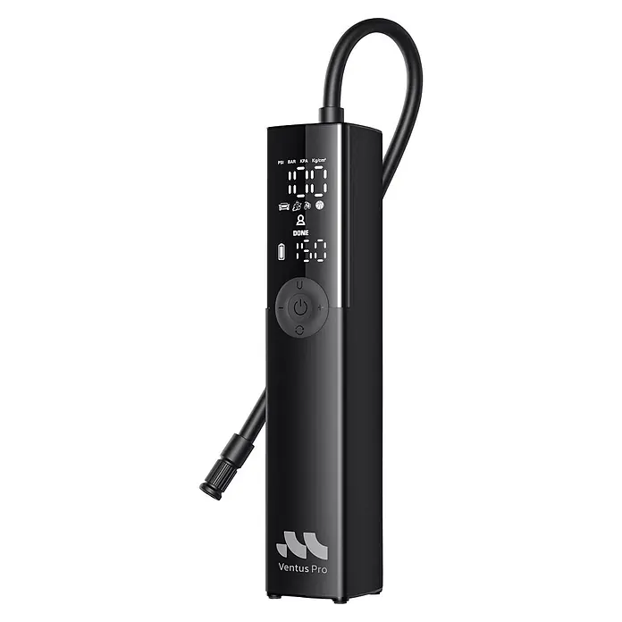 Mini bomba de aire Woowind Ventus Pro - 7,4 V, 10,34 bar, Capacidad de bombeo máx.: 22 l/h - Bomba de aire portátil rectangular negra con pantalla digital y manguera conectada.