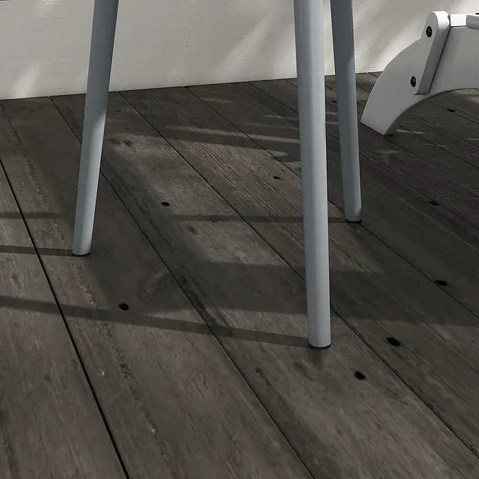 Outsunny Garten-Beistelltisch rund - Ø x H: 40 x 50 cm, Stahl, Grau - Hellgraue zylindrische Möbelbeine auf dunklem Holzfußboden.