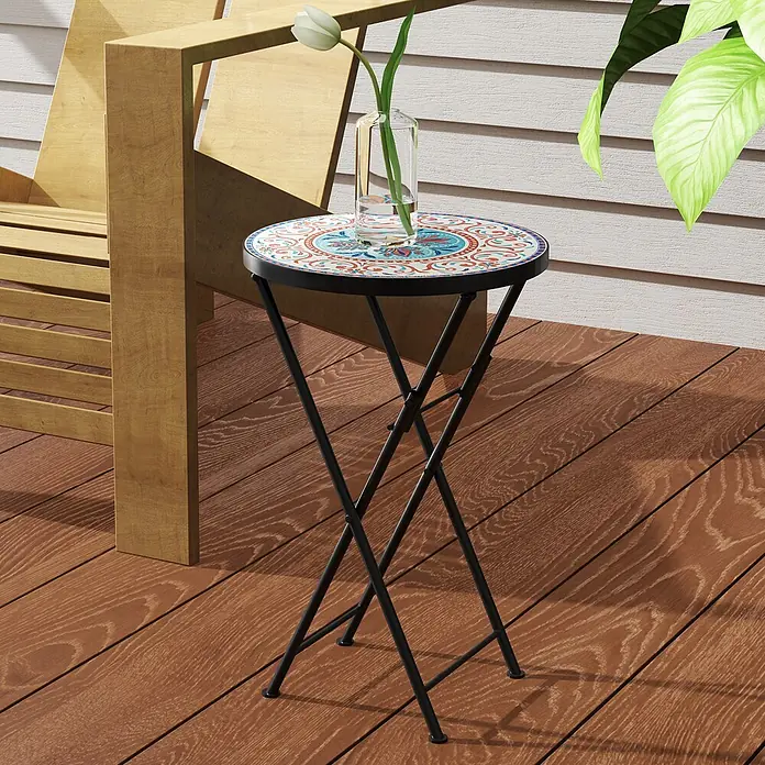 Outsunny Garten-Beistelltisch rund - Ø x H: 35,5 x 55 cm, Metall, Keramik, Mehrfarbig - Runder Terrassen-Beistelltisch mit bunter Mosaikplatte und schwarzen Klappbeinen, auf Holzterrasse.
