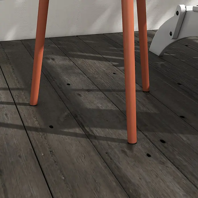 Outsunny Garten-Beistelltisch rund - Ø x H: 40 x 50 cm, Stahl, Rot - Orange zylindrische Möbelbeine auf dunklem Holzfußboden.