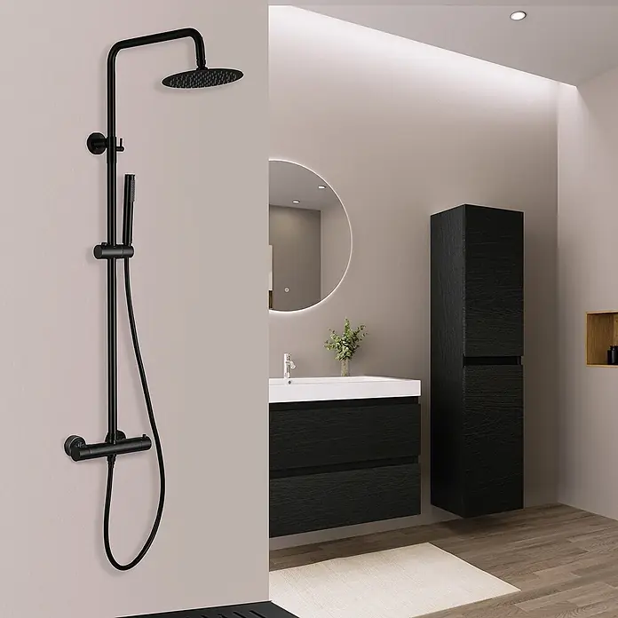 LOMAZOO Duschsystem LMZ-PANDORA - Anzahl Strahlarten: 1 Stk., Schwarz - Schwarzes Duschsystem mit Regenduschkopf und Handbrause in einem modernen Badezimmer.