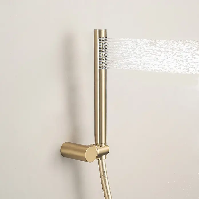 LOMAZOO Duschsystem LMZ-SOLARA - Anzahl Strahlarten: 1 Stk., Gold - Matte goldene Handbrause sprüht Wasser, an der Wand montiert.