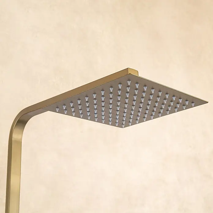LOMAZOO Duschsystem LMZ-ESTRELLA - Anzahl Strahlarten: 1 Stk., Gold - Quadratischer Duschkopf aus gebürstetem Messing mit gebogenem Arm und weißen Düsen.