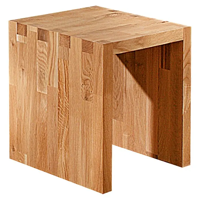 Exclusivholz Aspen Hocker - Eiche, 32,6 x 38 x 33 cm - Detailansicht eines modernen Hockers aus hellem Holz mit markanter Holzverbindung. Das Möbelstück besticht durch sein schlichtes, natürliches Design.