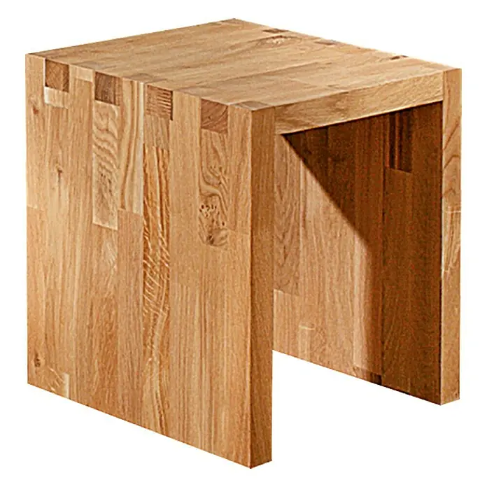 Exclusivholz Aspen Hocker - Eiche, 41,8 x 43 x 43 cm - Detailansicht eines modernen Hockers aus hellem Holz mit markanter Holzverbindung. Das Möbelstück besticht durch sein schlichtes, natürliches Design.