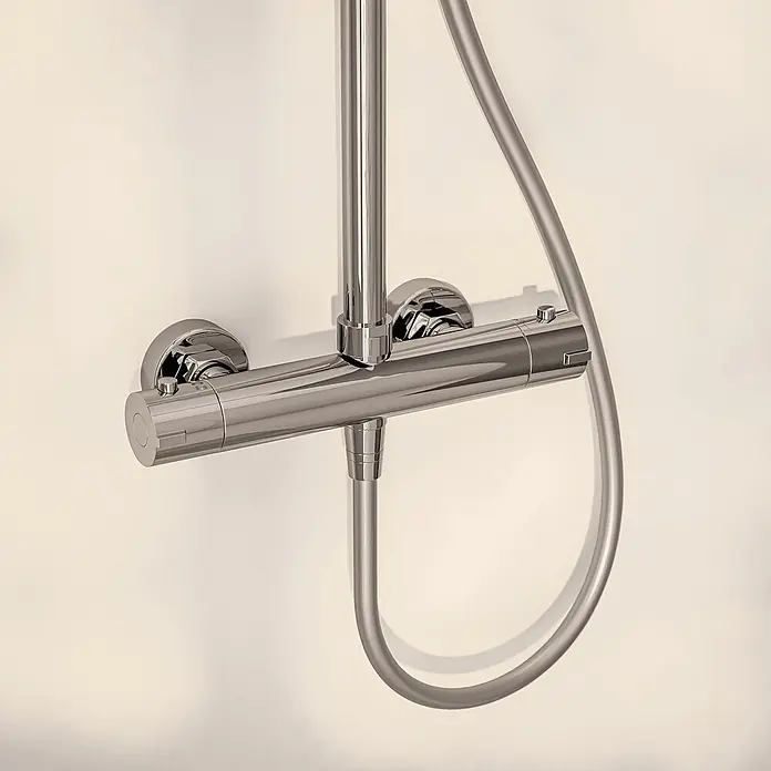 LOMAZOO Duschsystem LMZ-VINCENZO - Anzahl Strahlarten: 1 Stk., Chrom - Glänzende Chrom-Thermostat-Duscharmatur mit vertikaler Stange und Brauseschlauch.