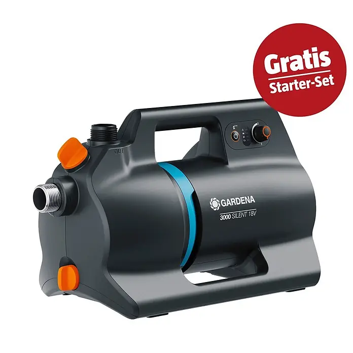 Gardena Power for All 18V Maschinenpaket - Akku-Gartenpumpe 3000 Silent, 18V, 2,5 Ah Akku & Ladegerät - Dunkelgraue Gardena 3000 Silent 18V Wasserpumpe mit blauem Band, orangefarbenen Kappen und einem roten "Gratis Starter-Set"-Abzeichen.