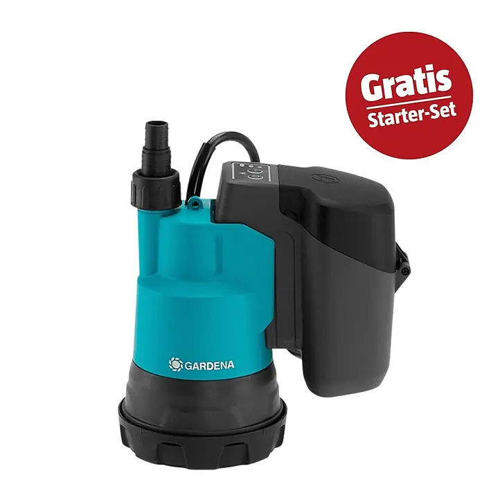 Gardena Power for All 18V Maschinenpaket Ready-to-Use-Set - Akku-Klarwasserpumpe , 18V, 2,5 Ah Akku & Ladegerät - Türkis-schwarze Gardena Tauchpumpe mit einem roten "Gratis Starter-Set" Aufkleber oben rechts.