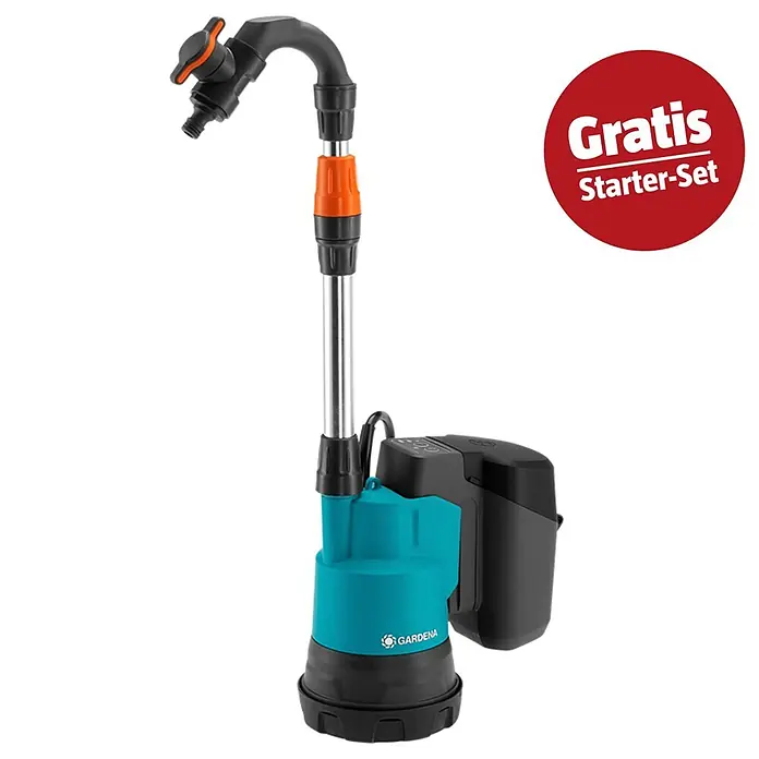 Gardena Power for All 18V Maschinenpaket Ready-to-Use-Set - Akku-Regenfasspumpe , 18V, 2,5 Ah Akku & Ladegerät - Gardena Tauchpumpe in Türkis-Schwarz mit Silberrohr, orangefarbenem Hahn und rotem „Gratis Starter-Set“-Hinweis.