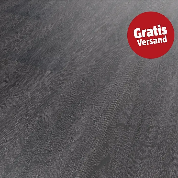 b!design Vinylboden Rigid Maxi - Raiders Eiche, Landhausdiele, 1.220 x 228 x 4,8 mm - Dunkelgrauer Laminatboden in Holzoptik mit sichtbarer Maserung und rotem 'Gratis Versand' Abzeichen.
