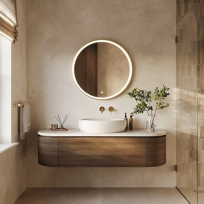 LOMAZOO Lichtspiegel LMZ-PARIS - Durchmesser: 80 cm, Gold - Schwebender dunkler Holz-Waschtisch mit heller Arbeitsplatte und weißem Aufsatzwaschbecken, unter einem beleuchteten runden Spiegel.