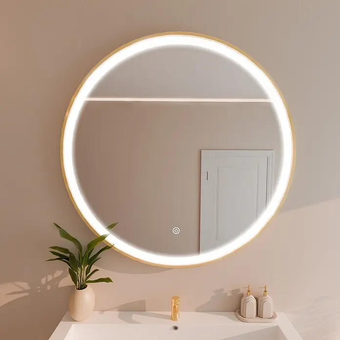 LOMAZOO Lichtspiegel XL-SOHO - 100 x 100 cm, Durchmesser: 100 cm, Gold - Runder, goldgerahmter LED-Spiegel mit Touch-Schalter über einem Waschbecken im Badezimmer.