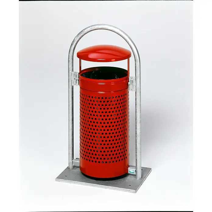 Proregal Standard-Mülleimer mit Rohrbogenständer - 70 l, Stahl, Rot - Roter perforierter Metallabfallbehälter mit offenem gewölbtem Deckel, gestützt von einem silberfarbenen Metallbogenrahmen.