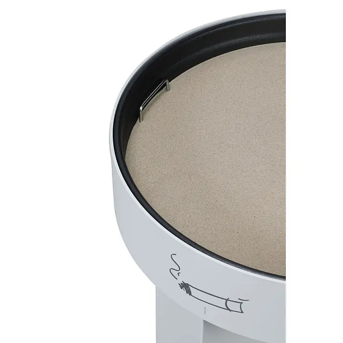 Proregal Asche-Mülleimer robust - Stahl, Weiß - Rundes weißes Sandaschenbecher mit hellem Sand, Metallwerkzeug und Zigarettengrafik.