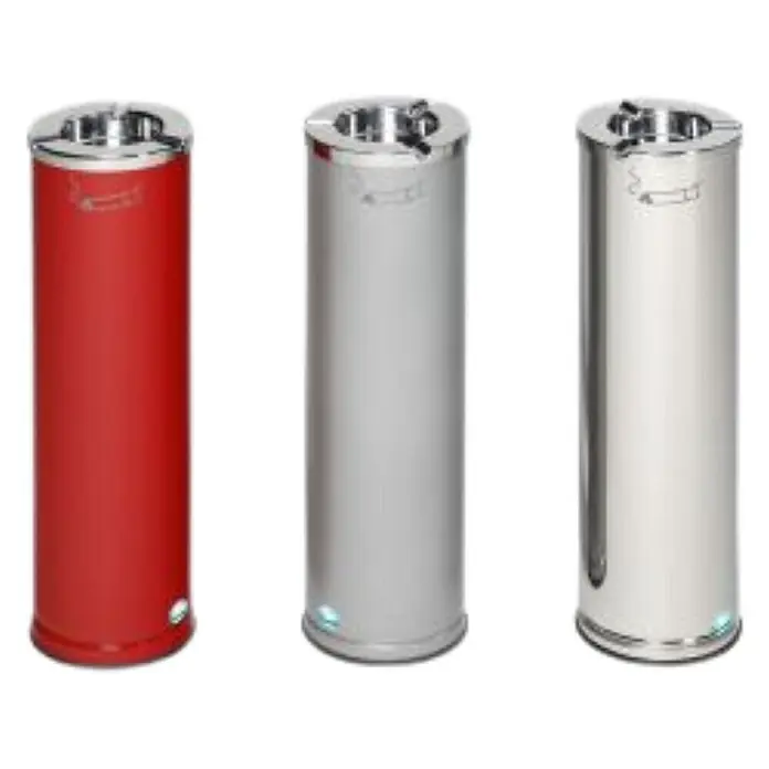 Proregal Asche-Mülleimer robust mit poliertem Aschereinsatz - 0,2 l, Stahl, Silber - Drei zylindrische Standaschenbecher in Rot, Matt-Silber und Glanz-Chrom, mit Zigarettenablagen und kleinem Licht am Sockel.
