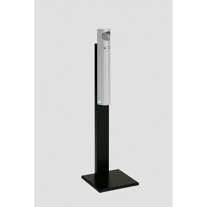 Proregal Aschenbecher - Praktischer Wandascher mit Abstreifblech - Stahl, Silber - Silberner Standaschenbecher mit gelochtem Aufsatz, Zigarettengrafik und VAR-Logo, auf schwarzem Standfuß.